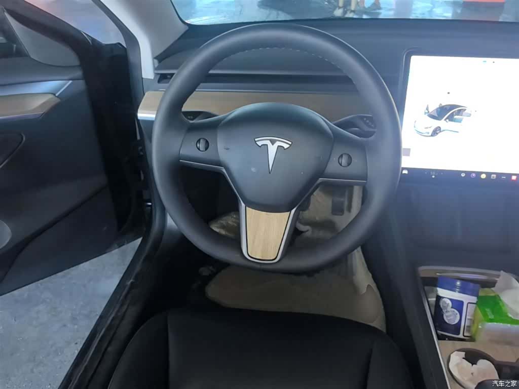 Tesla Model 3, 2023 11