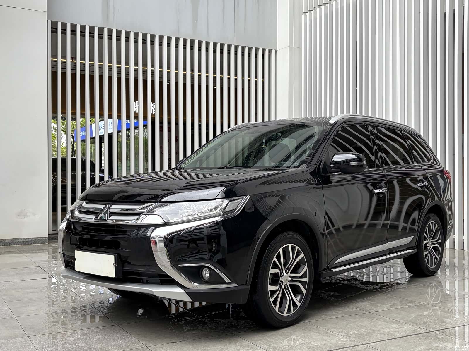 Mitsubishi Outlander, 2017 1