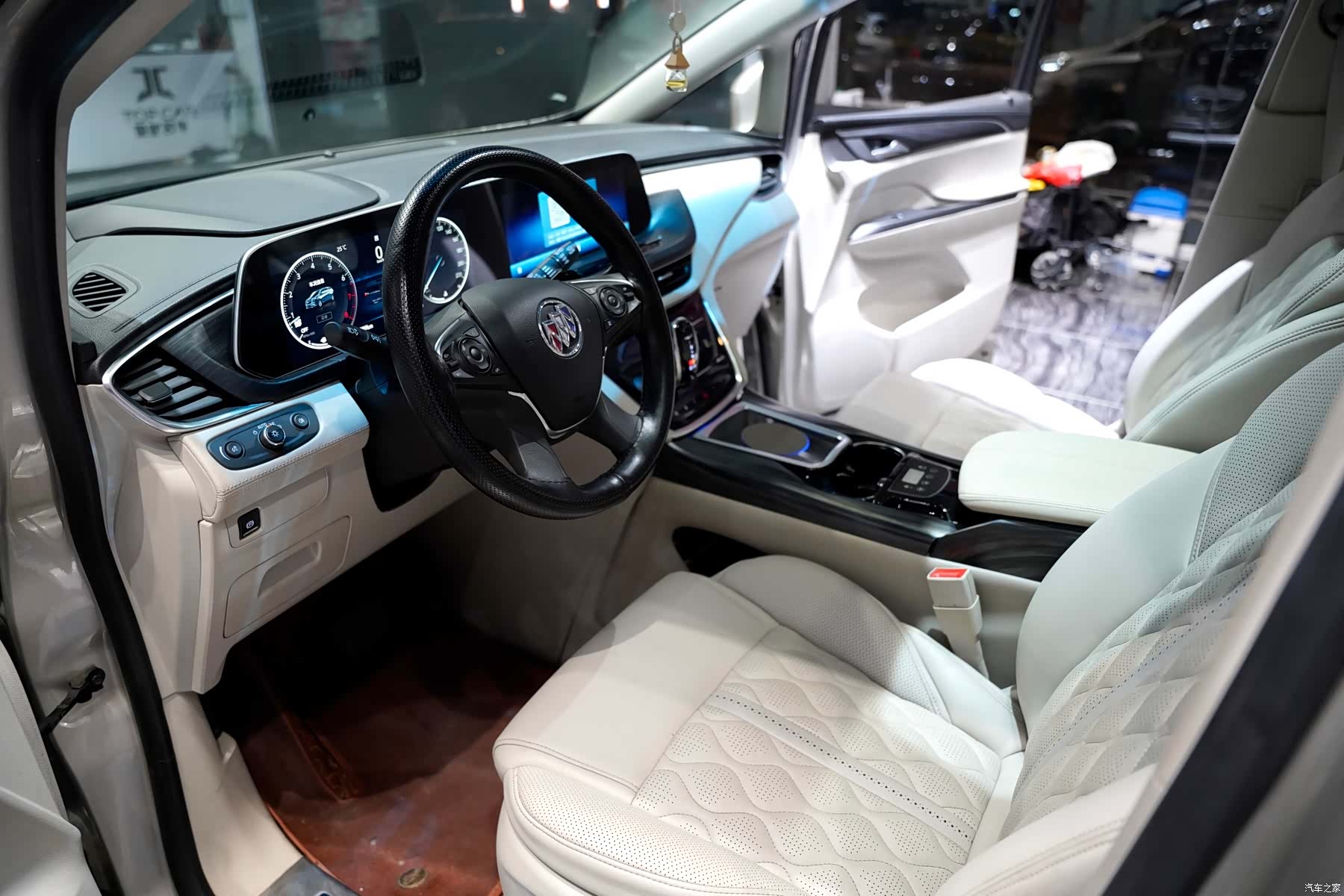 Buick GL8, 2022 10