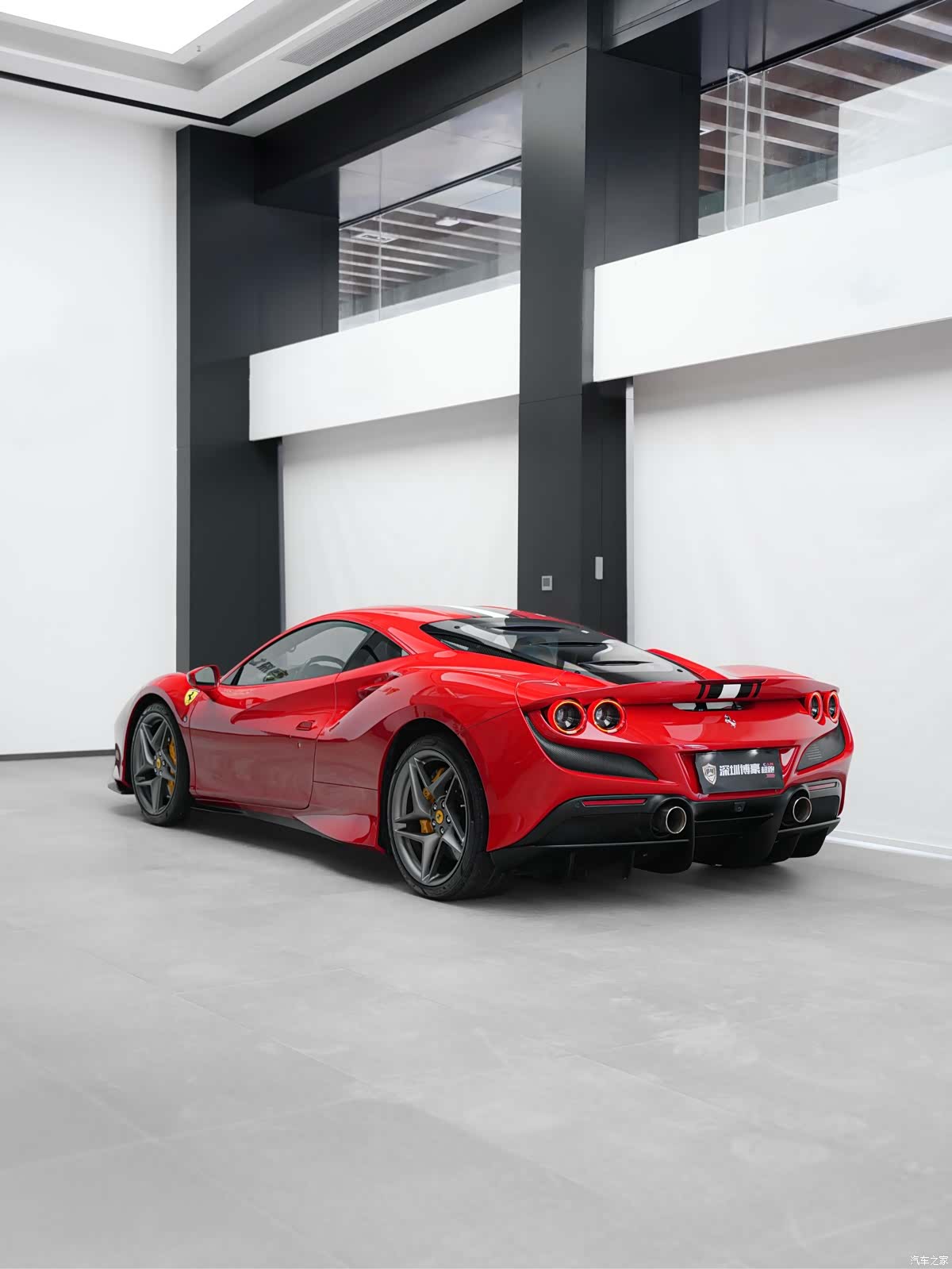 Ferrari F8, 2021 13