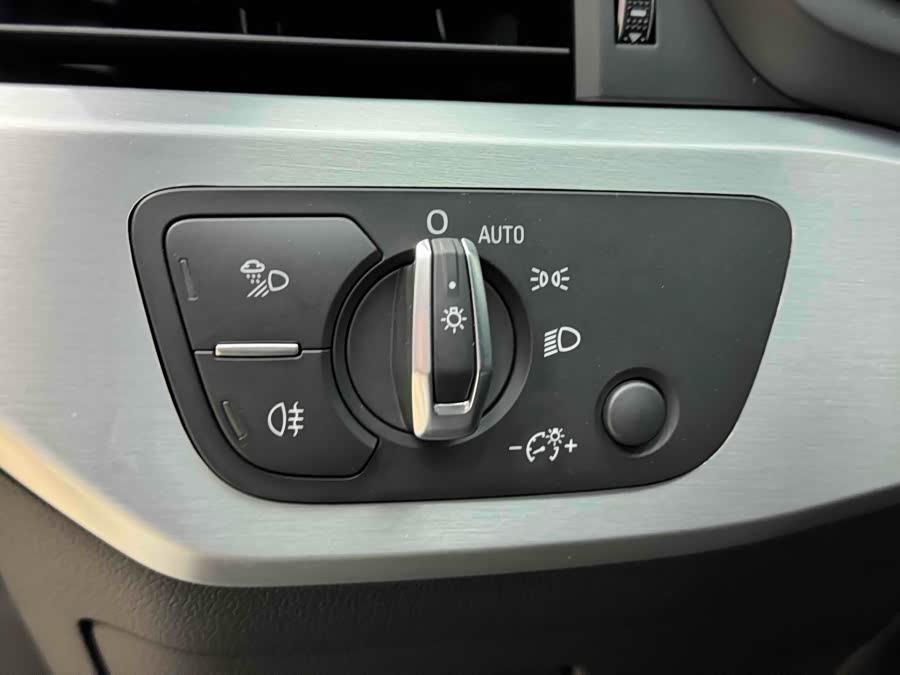 Audi A4L 2019, фото 13
