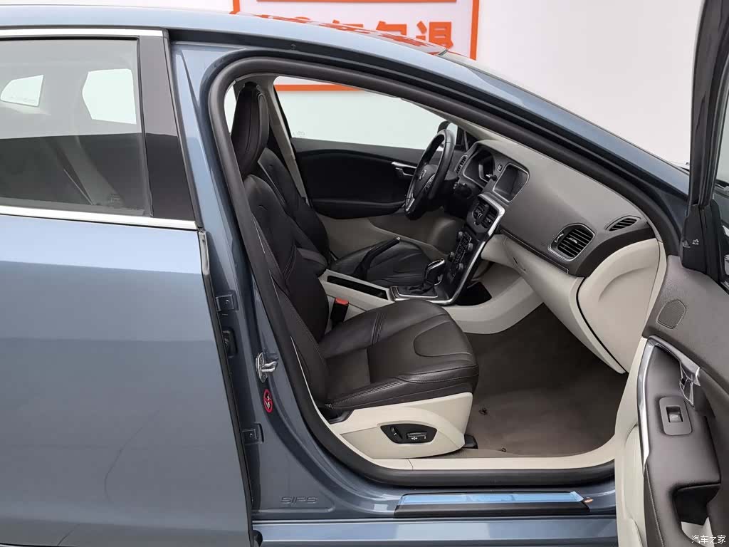 Volvo V40, 2014 23