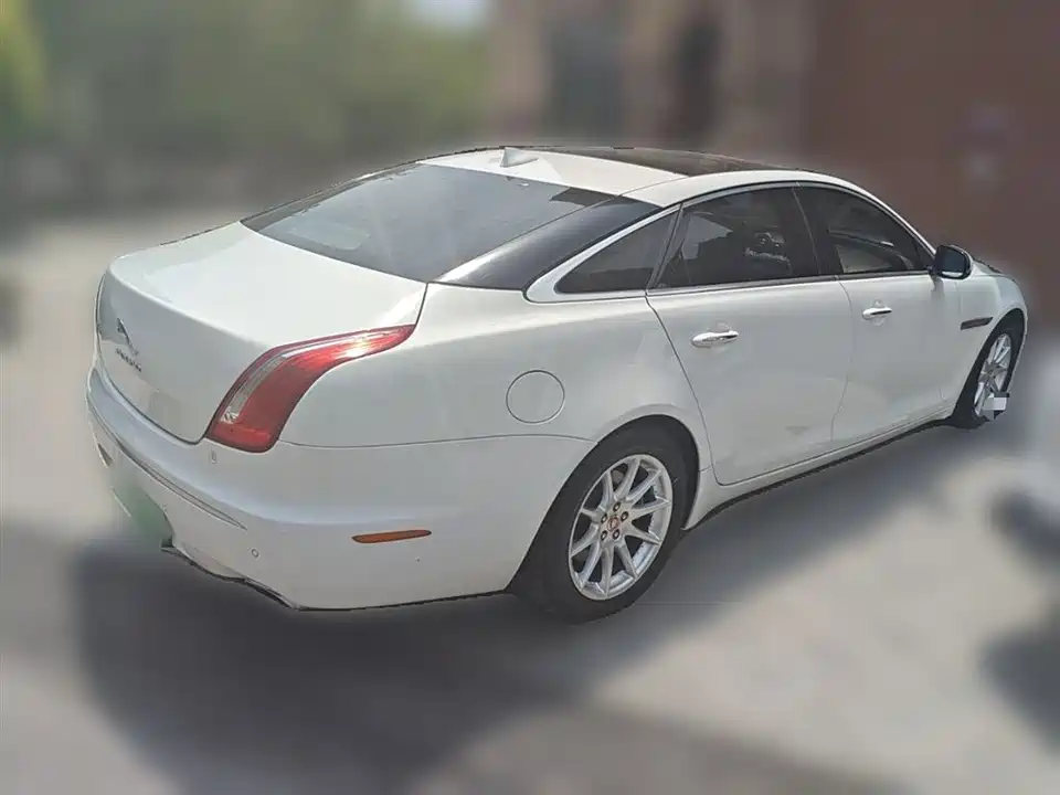Jaguar XJ Jaguar XJ