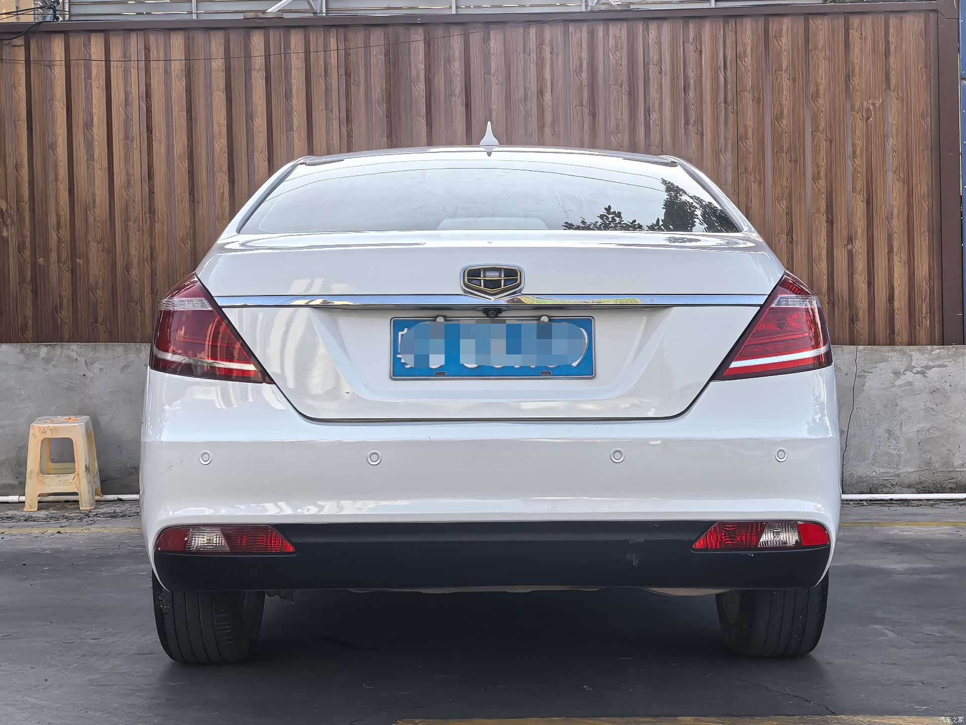 Geely Emgrand, 2015 8