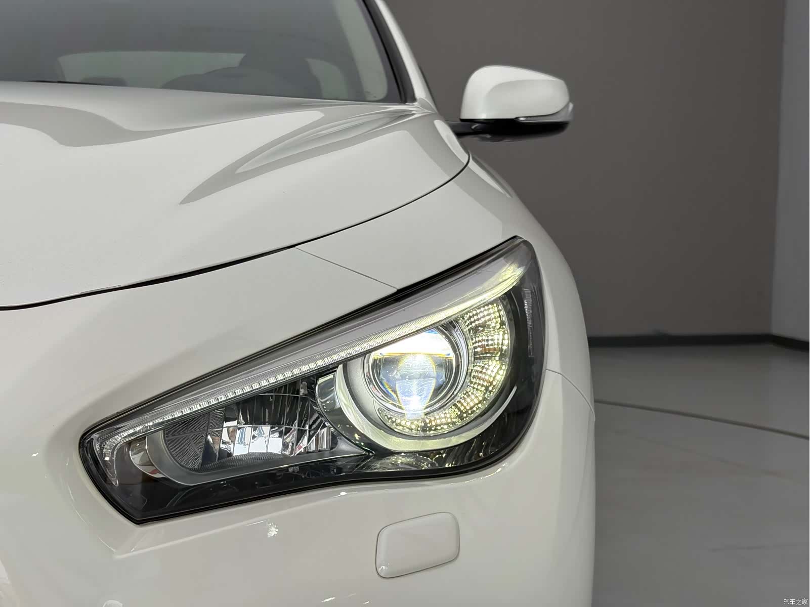 Infiniti Q50L, 2015 3