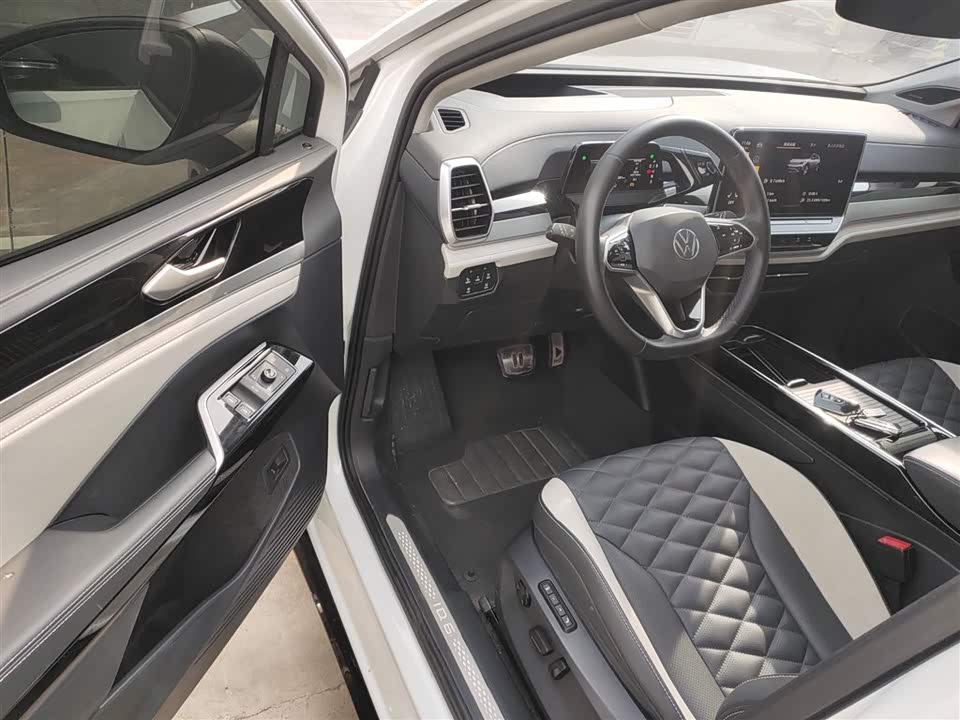 Volkswagen ID.6 CROZZ