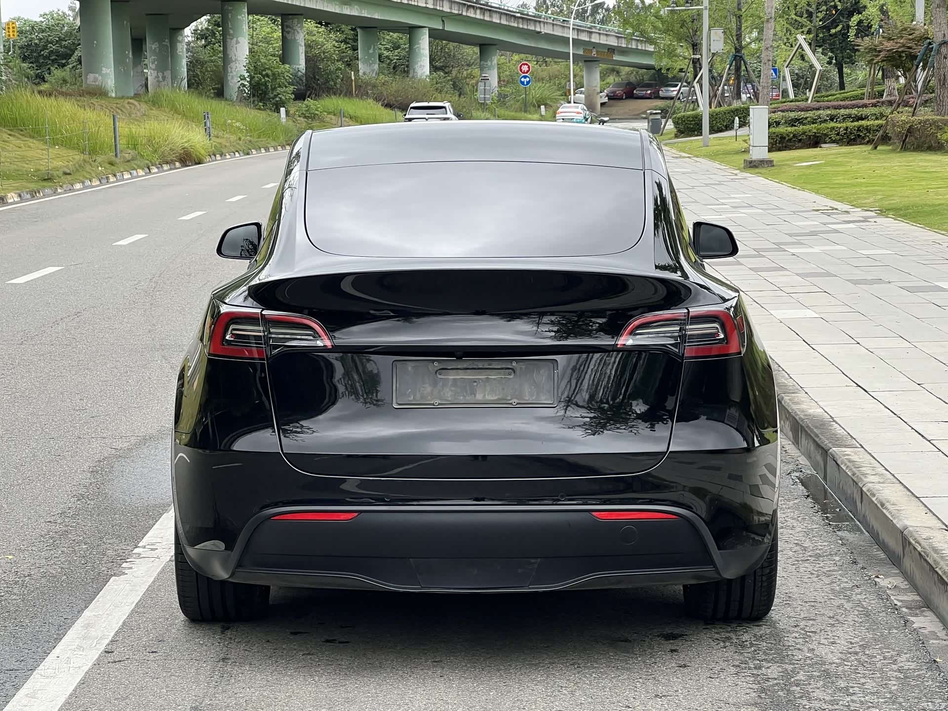 Tesla Model Y, 2023 4