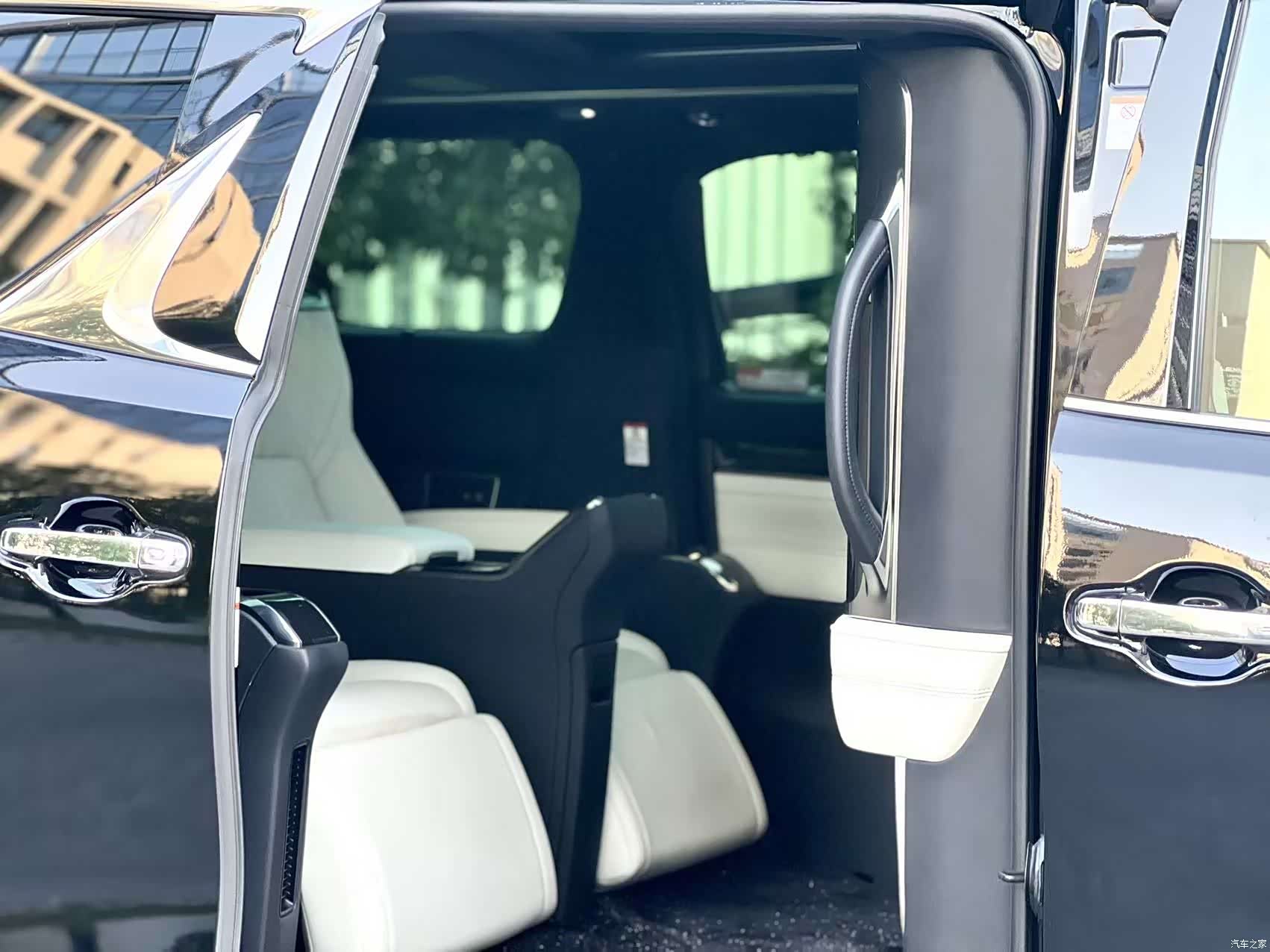 Lexus LM, 2022 11