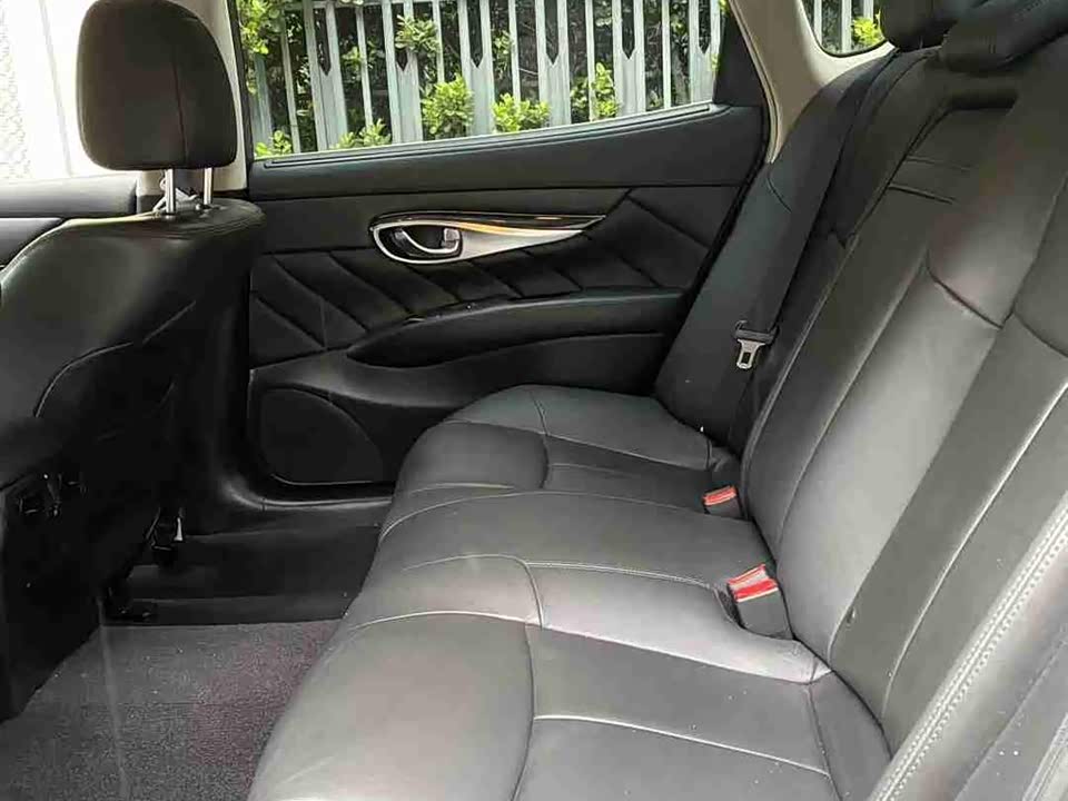Infiniti Q70 Infiniti Q70