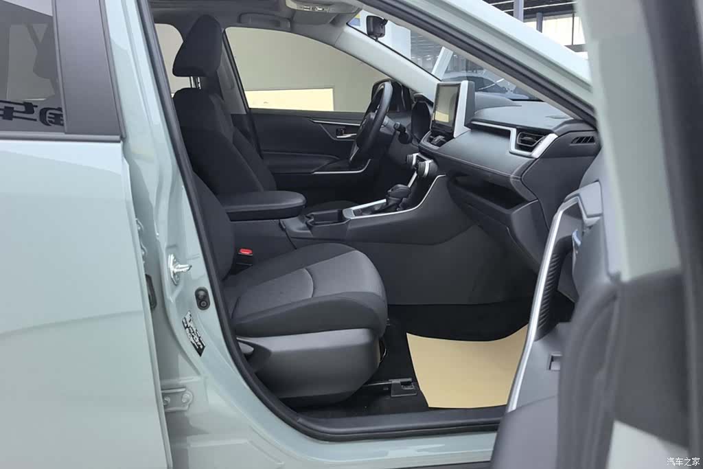 Toyota RAV4, 2020 8
