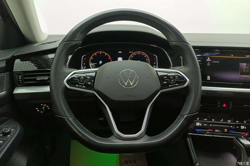 Volkswagen Passat, 2023 15