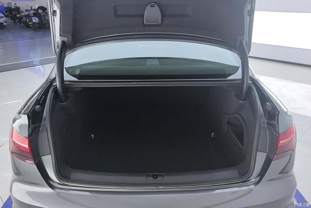 Audi A4L, 2023 4