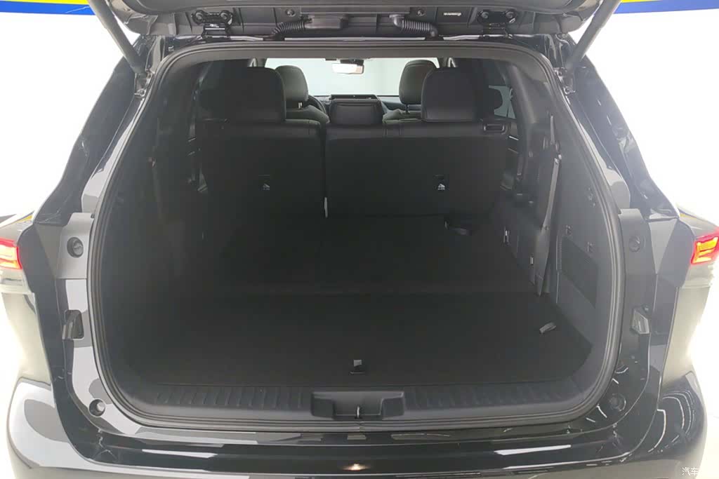 Toyota Crown, 2023 4