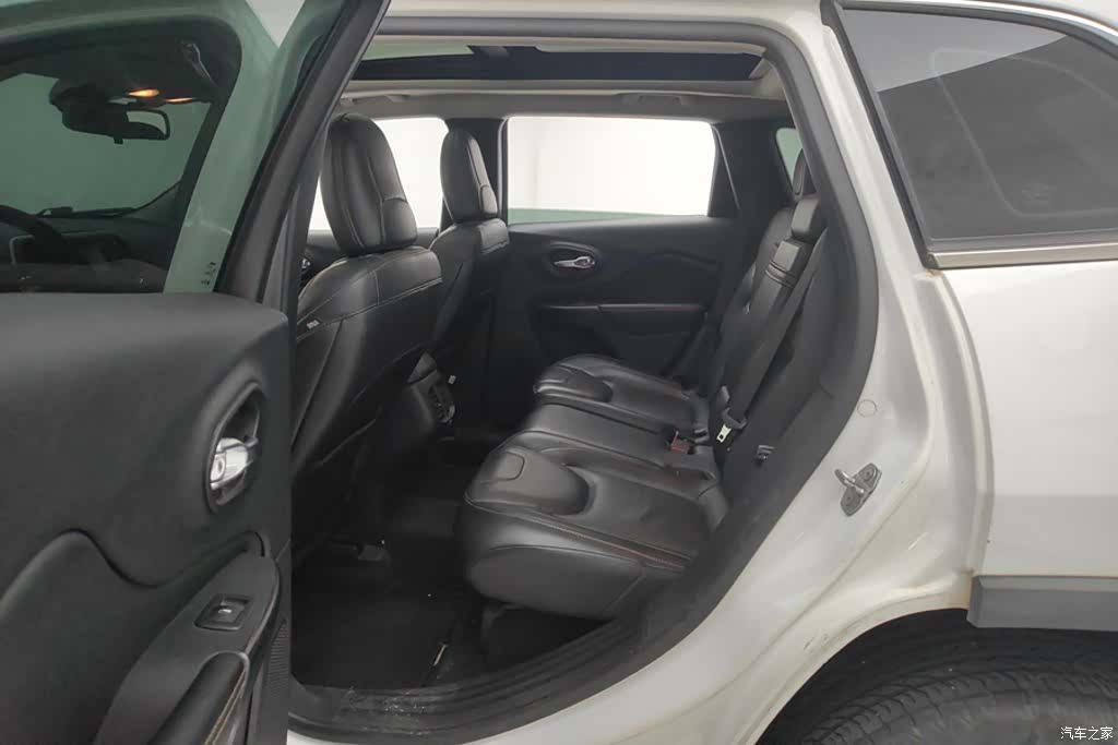 Jeep Cherokee, 2016 11