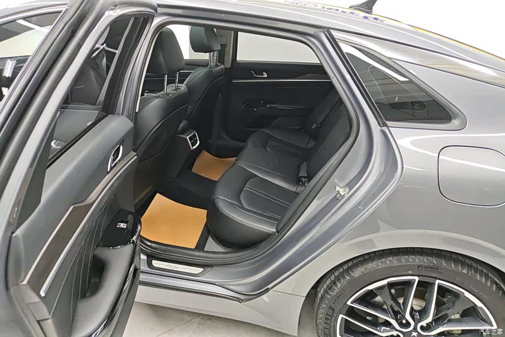 Kia K5, 2021 11