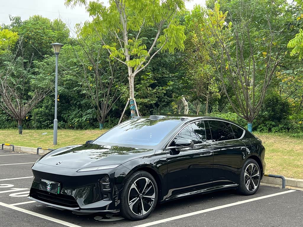NIO ET5