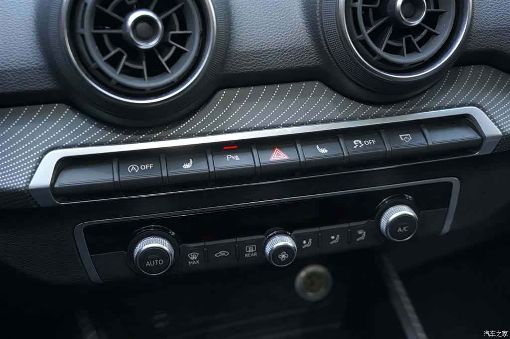 Audi Q2L, 2020 9