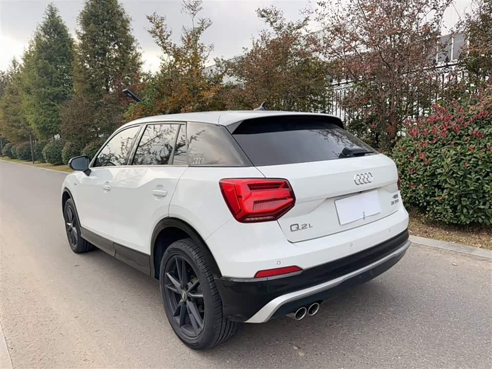 Audi Q2L