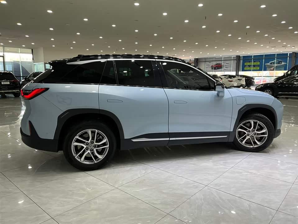 NIO ES6