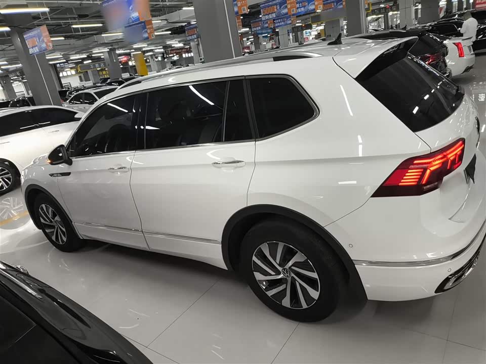 Volkswagen Tiguan L