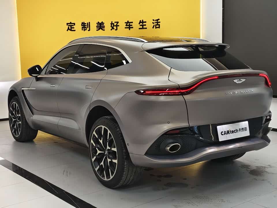 Aston Martin DBX