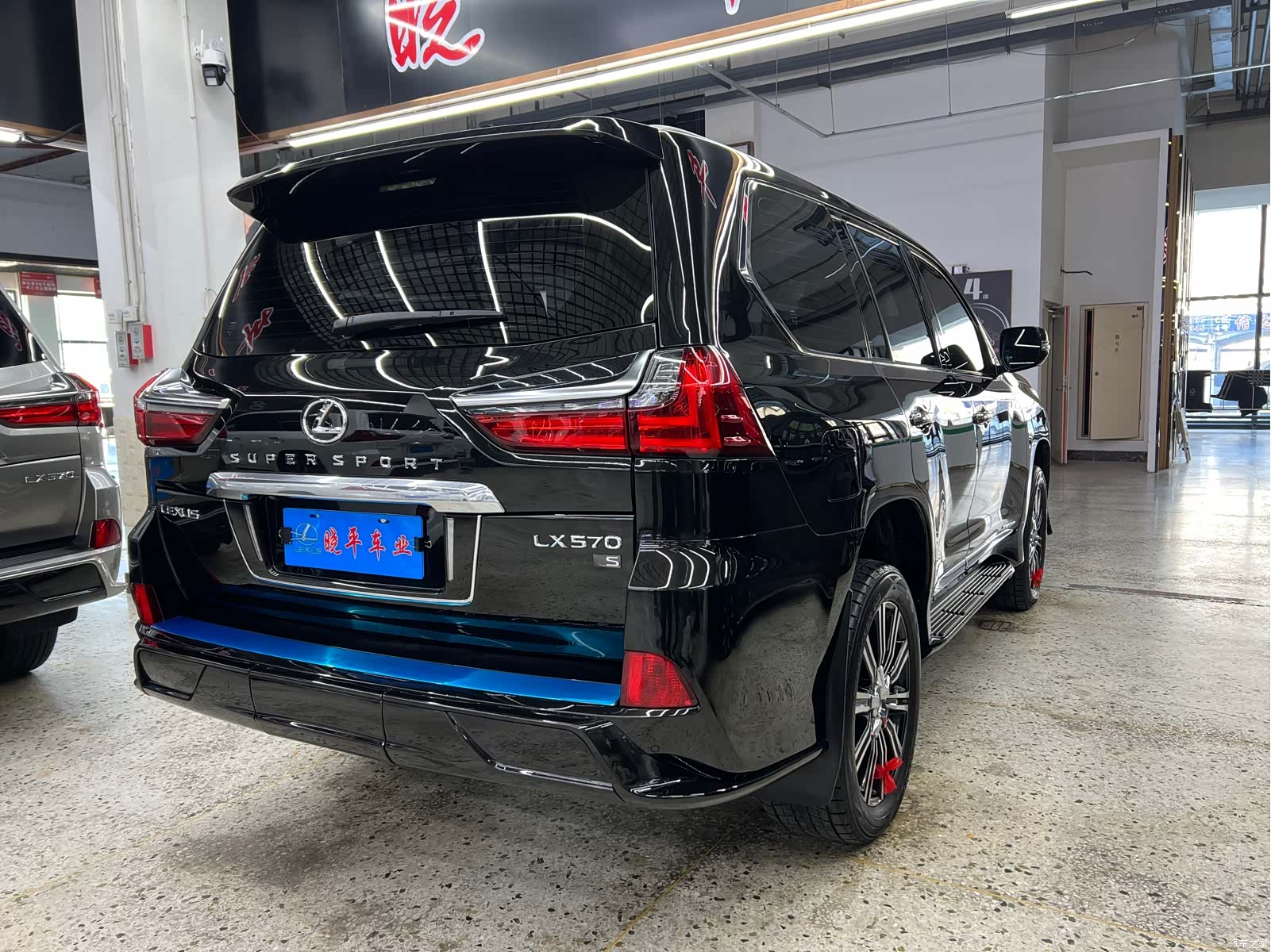 Lexus LX, 2020 4