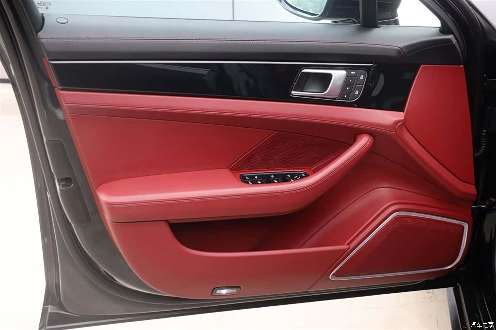 Porsche Panamera, 2023 10
