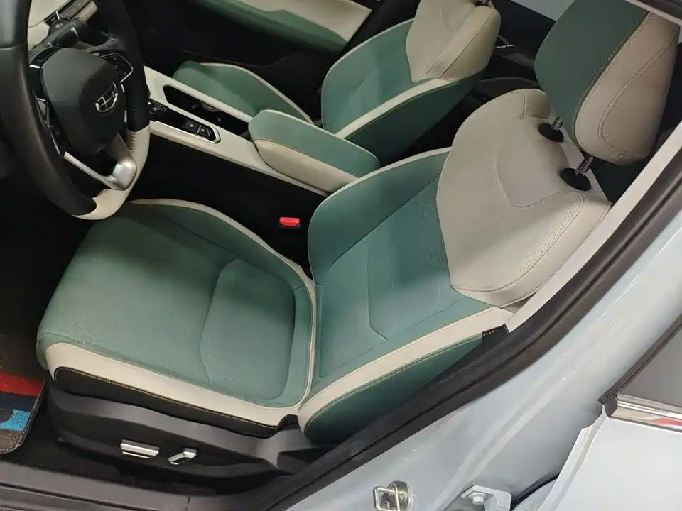 Geely Emgrand L HiP Geely Emgrand L HiP