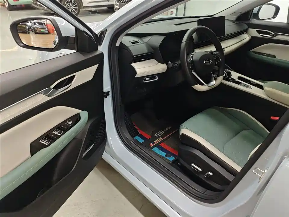 Geely Emgrand L HiP Geely Emgrand L HiP