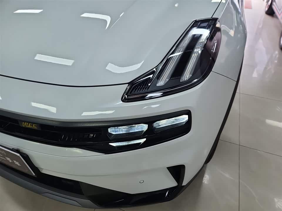 Lynk & Co 06