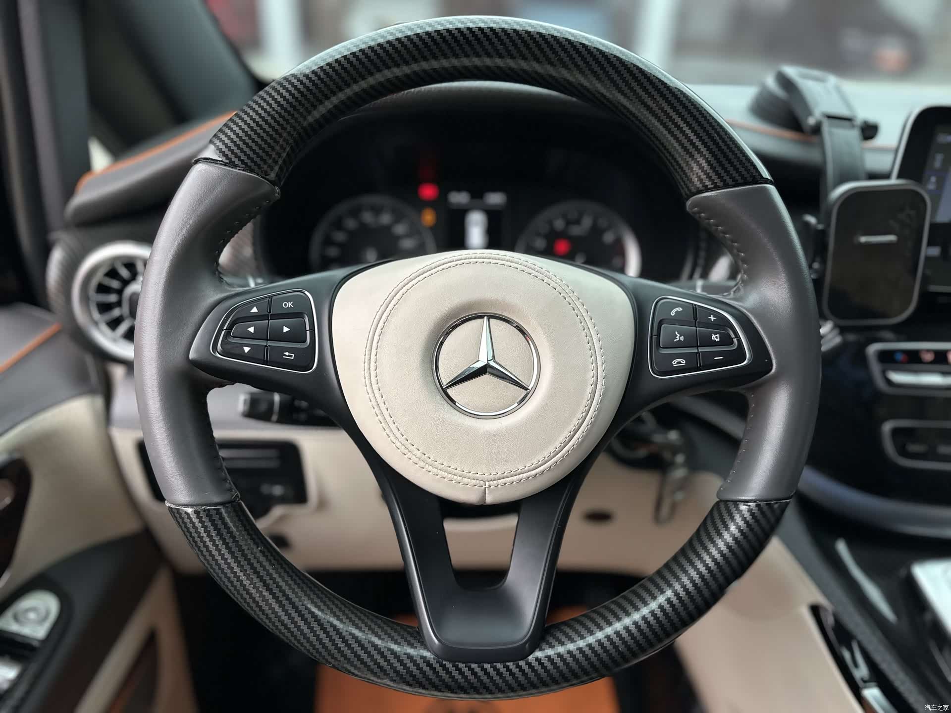 Mercedes-Benz 7, 2023 4