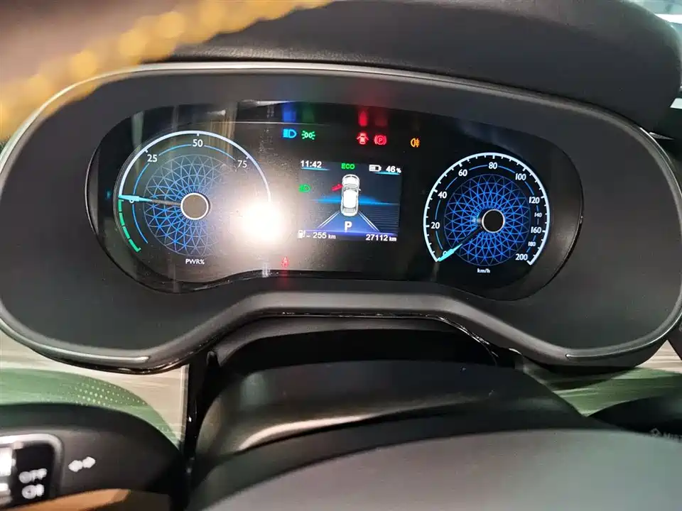 Hongqi E-QM5