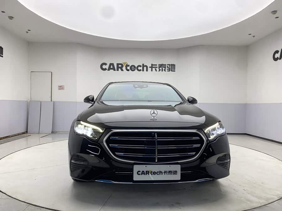 Mercedes-Benz E-Class 2025, фото 3