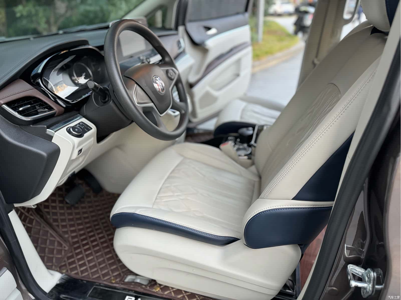 Buick GL8, 2020 4