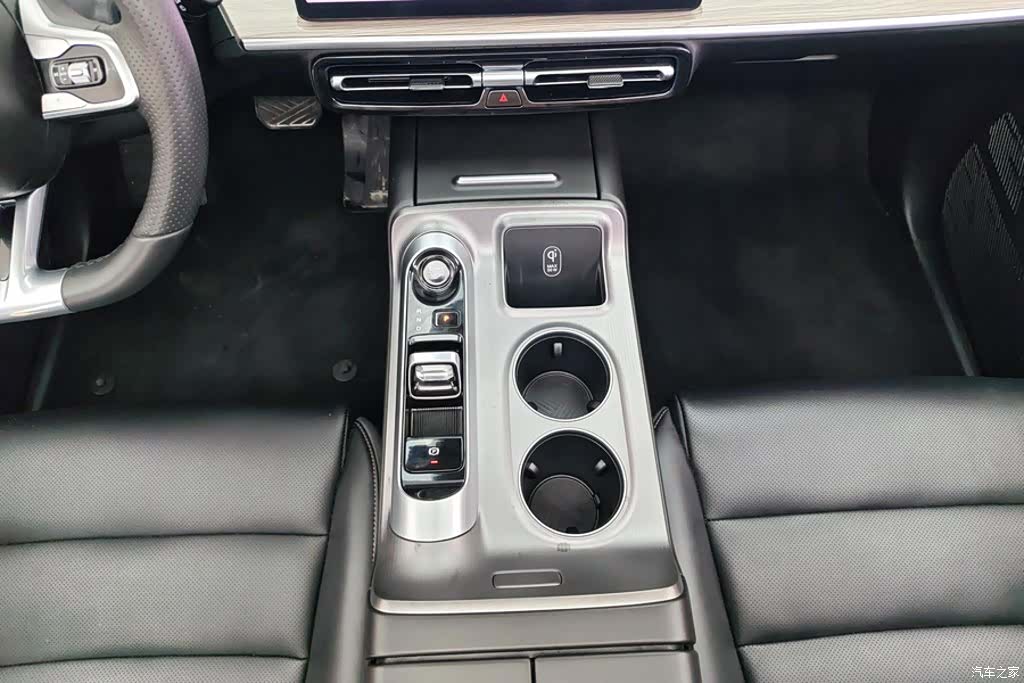 Trumpchi E8, 2025 16