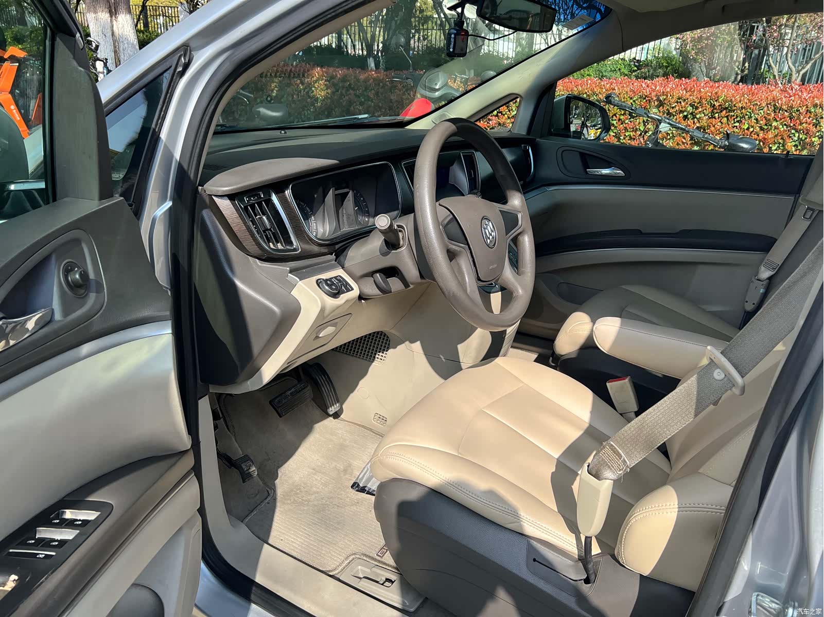 Buick GL8, 2013 8