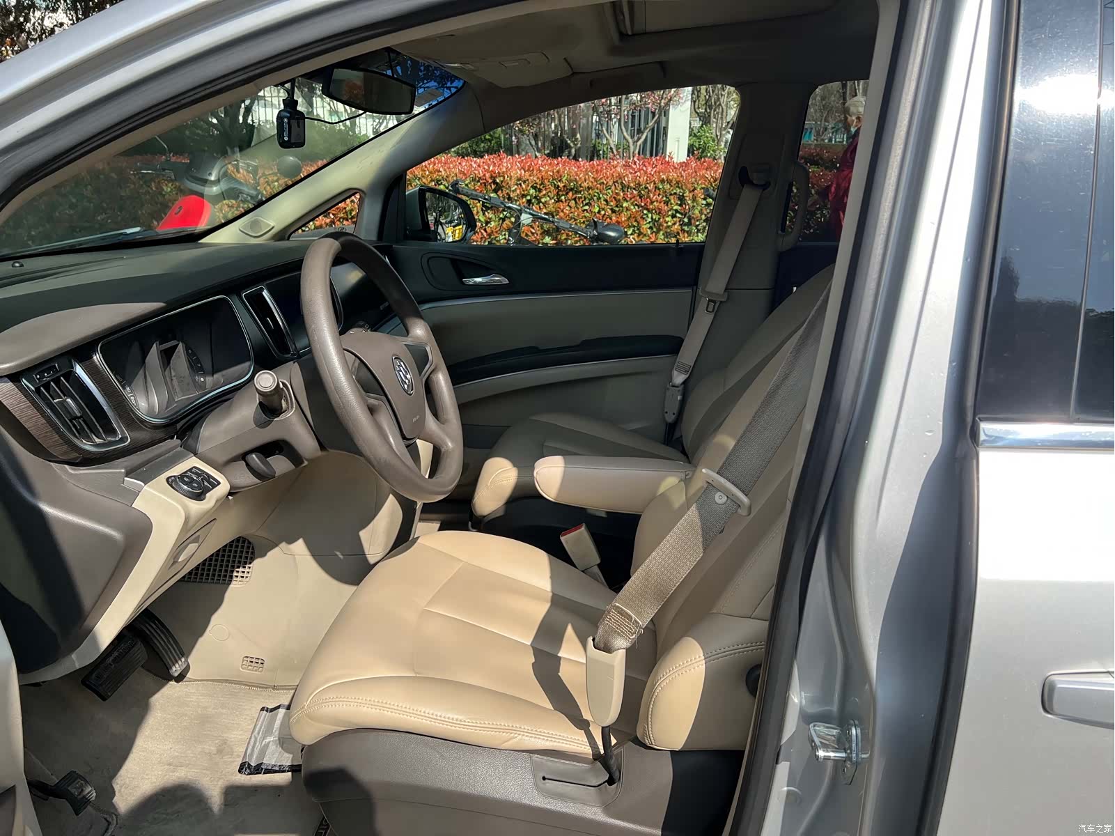 Buick GL8, 2013 9