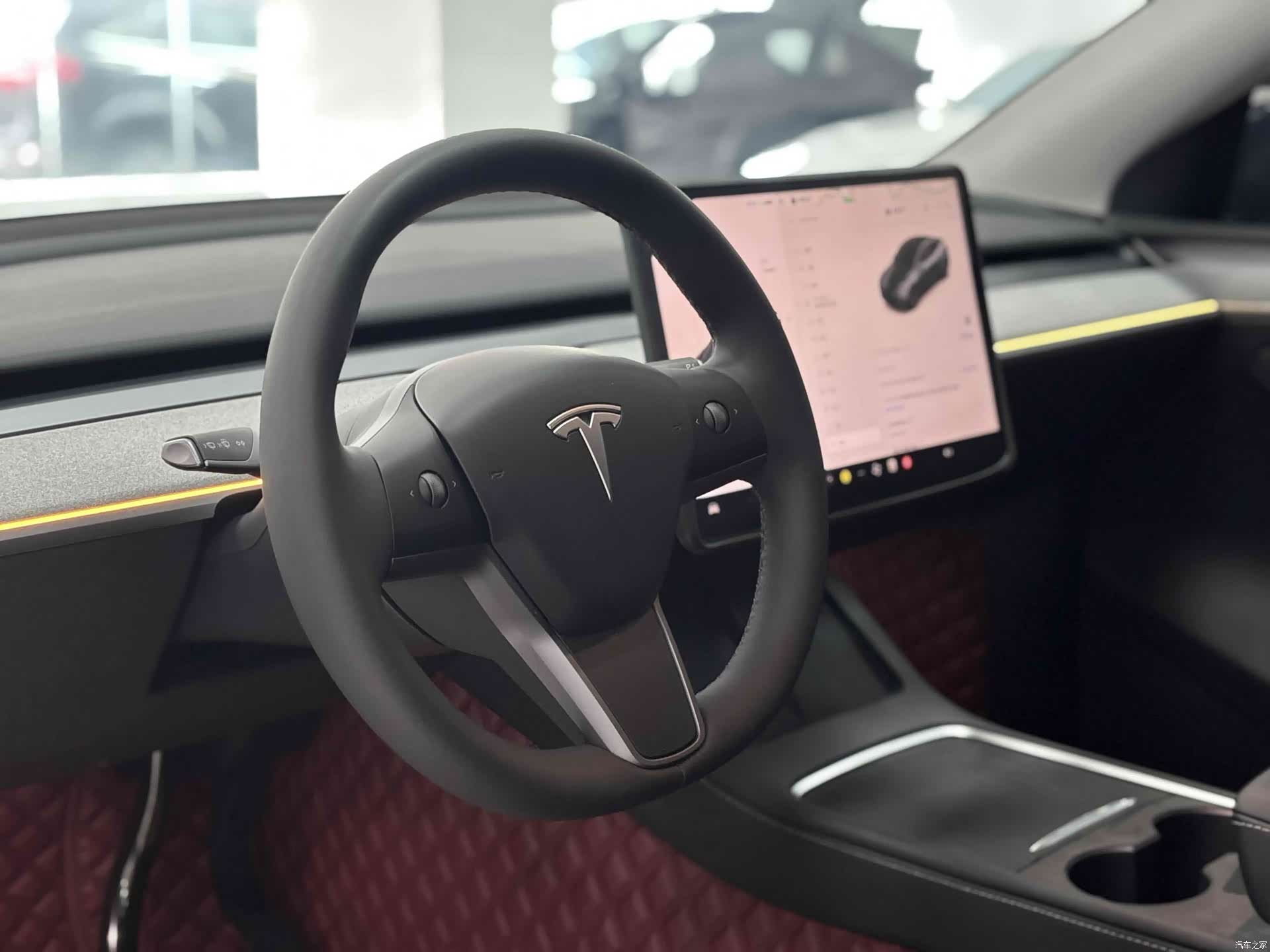 Tesla Model Y, 2025 4