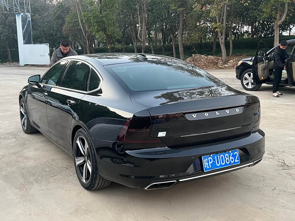 Volvo S90