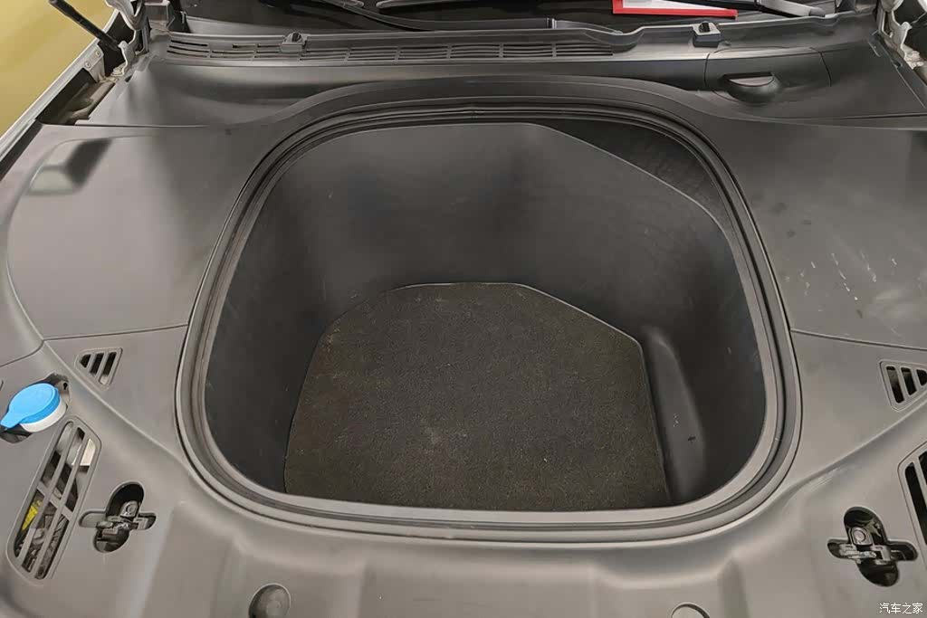 Xpeng P7, 2022 10
