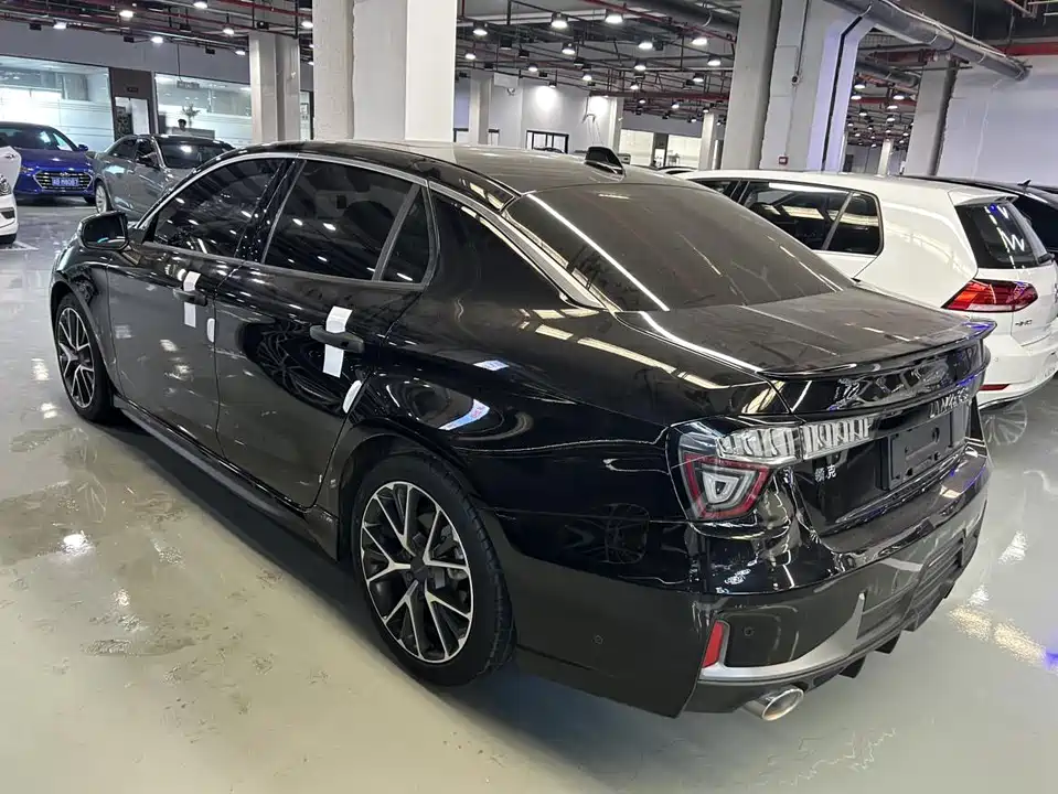 Lynk & Co 03