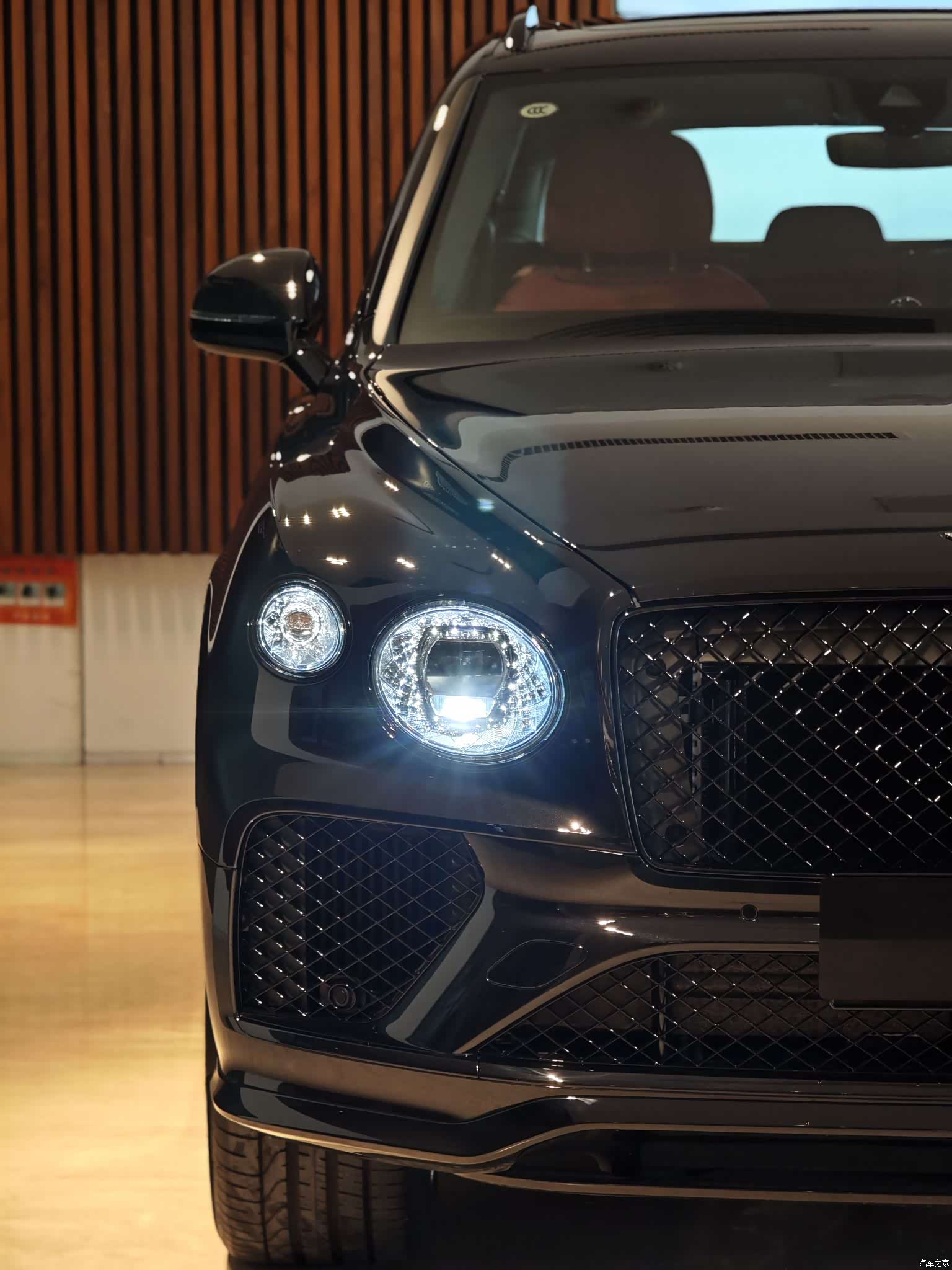 Bentley Bentayga, 2024 3