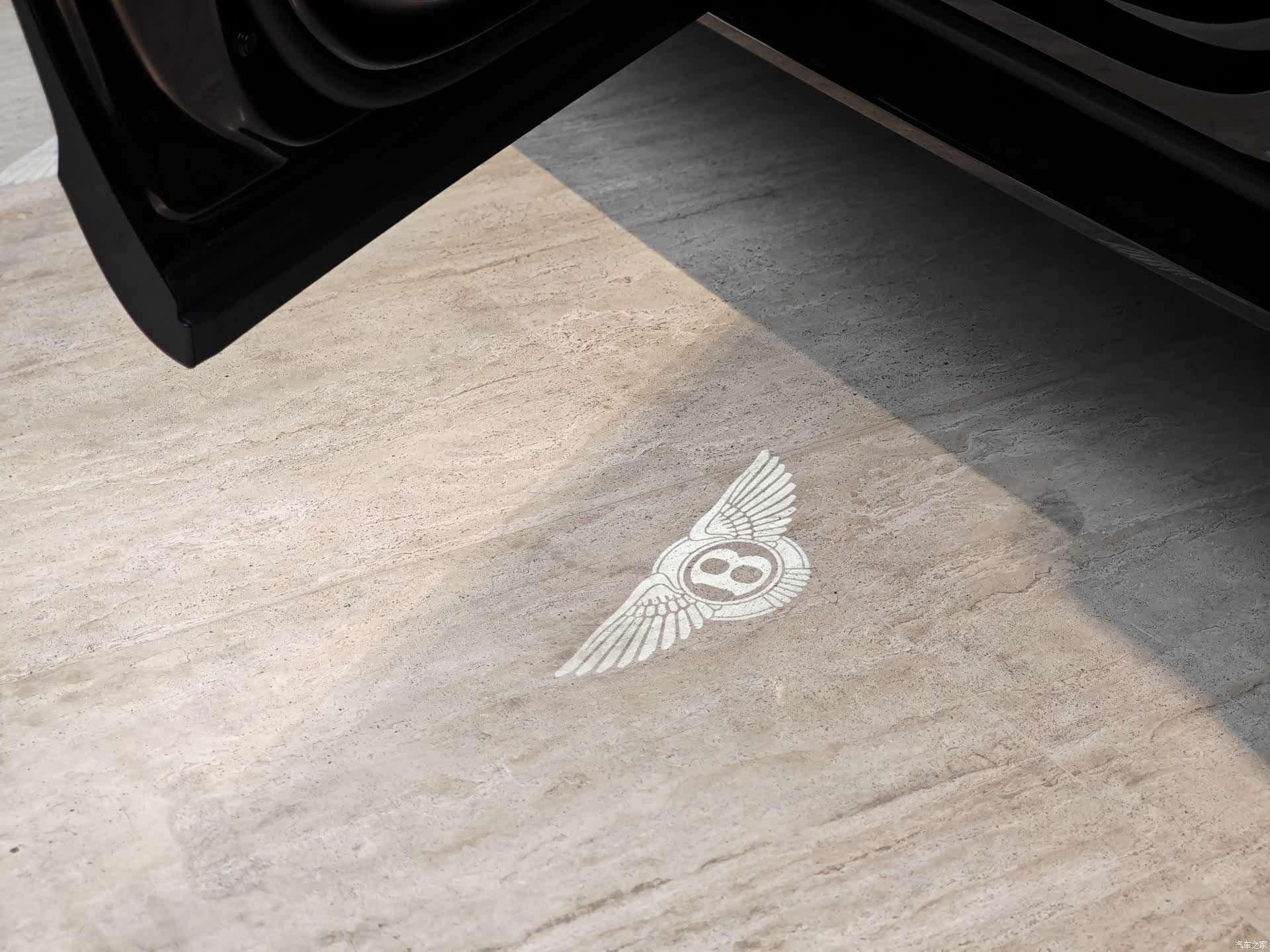 Bentley Bentayga, 2024 11