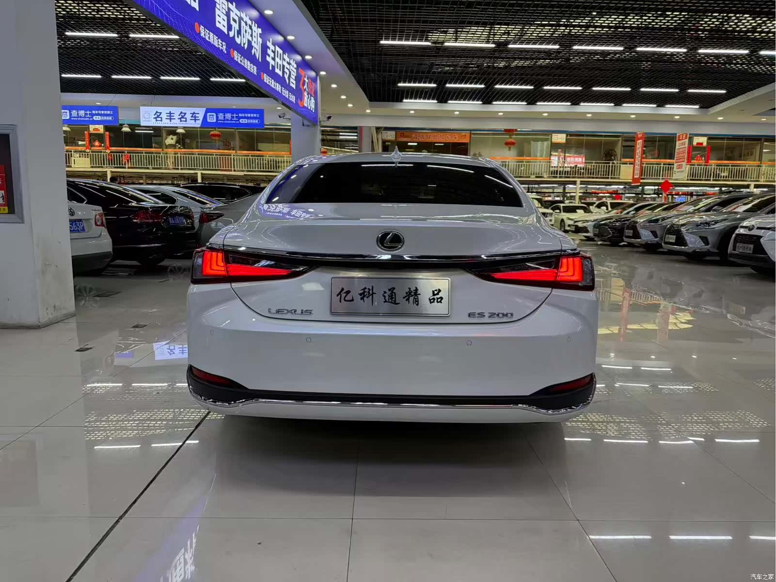 Lexus ES, 2024 4