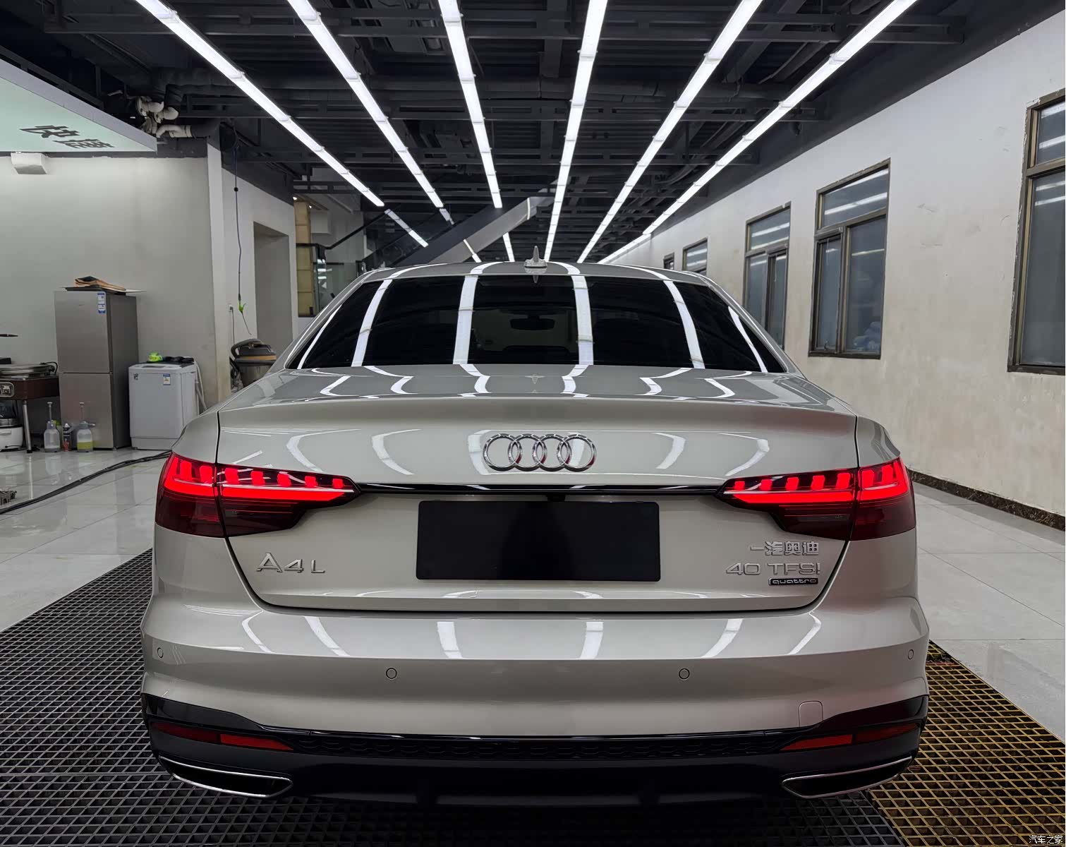 Audi A4L, 2022 все фото