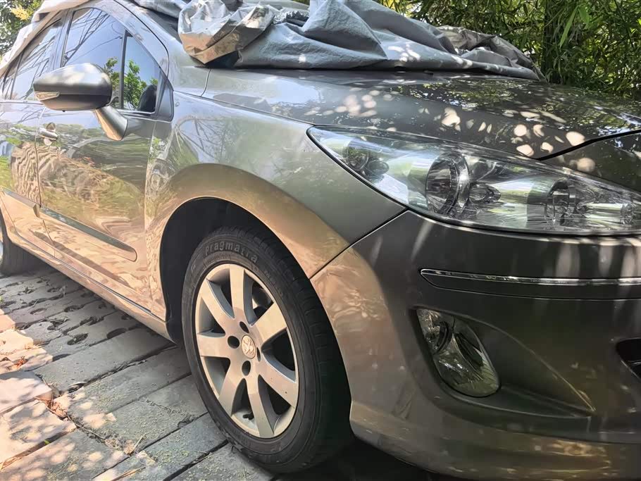 Peugeot 408