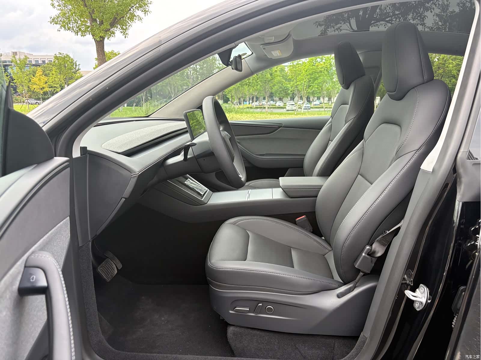 Tesla Model Y, 2026 8