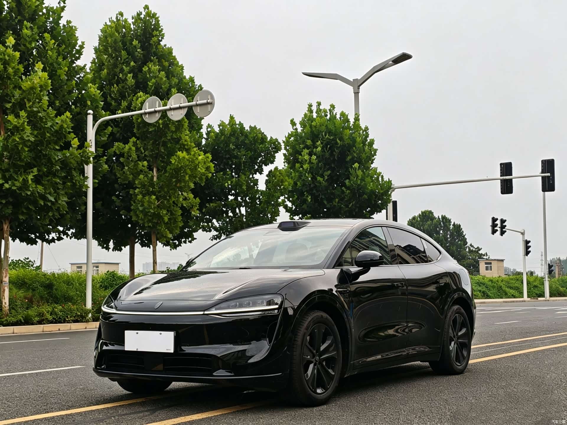 Luxeed R7