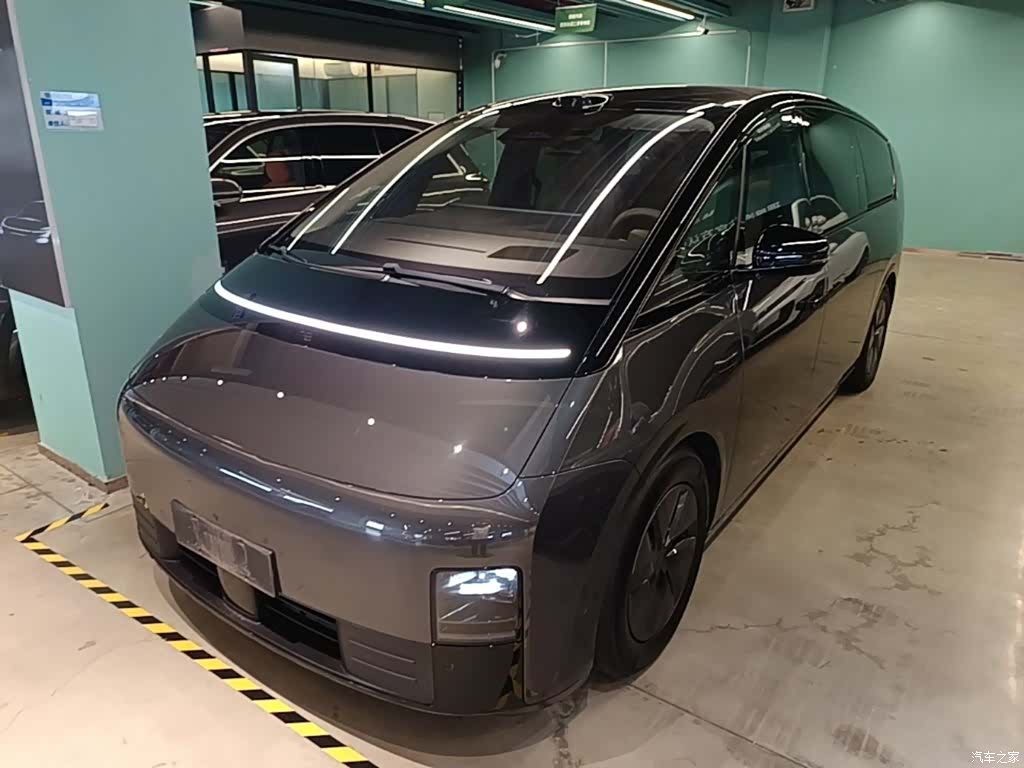 Li Auto MEGA, 2025 1