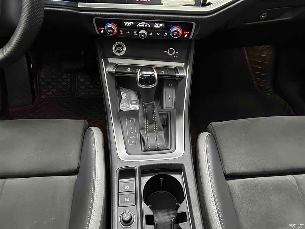 Audi Q3, 2022 все фото